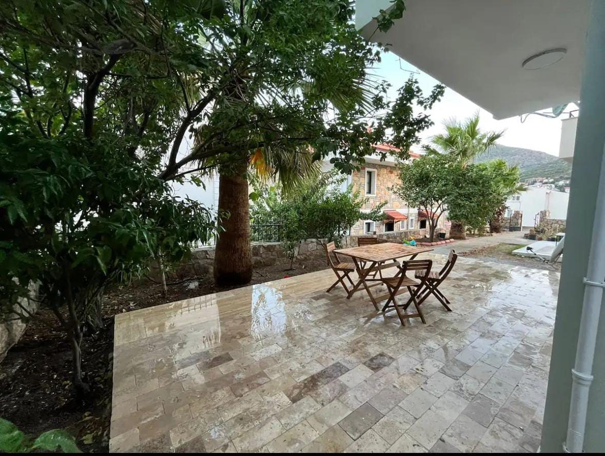 Tuna Tatil Evleri bahçe ve teras